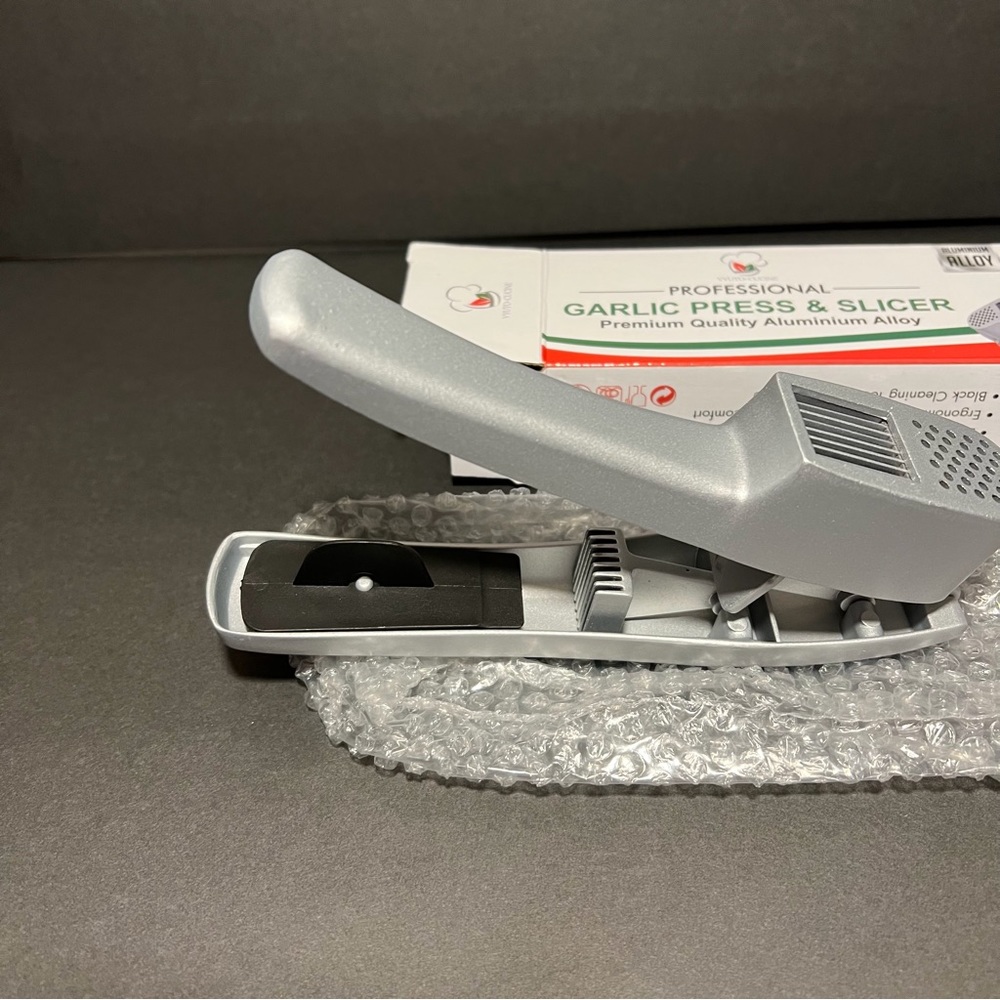 Professional Garlic Press/Slicer Premium Quality Aluminum Alloy Dishwasher Safe - Picture 2 of 5